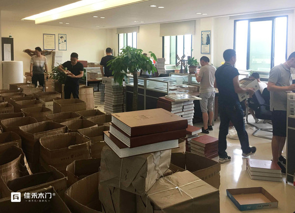 重庆佳禾木门:色卡核对打包