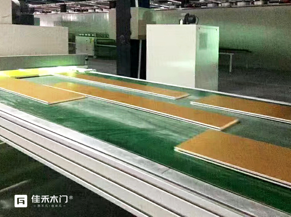 重庆佳禾木门:UV漆 更环保
